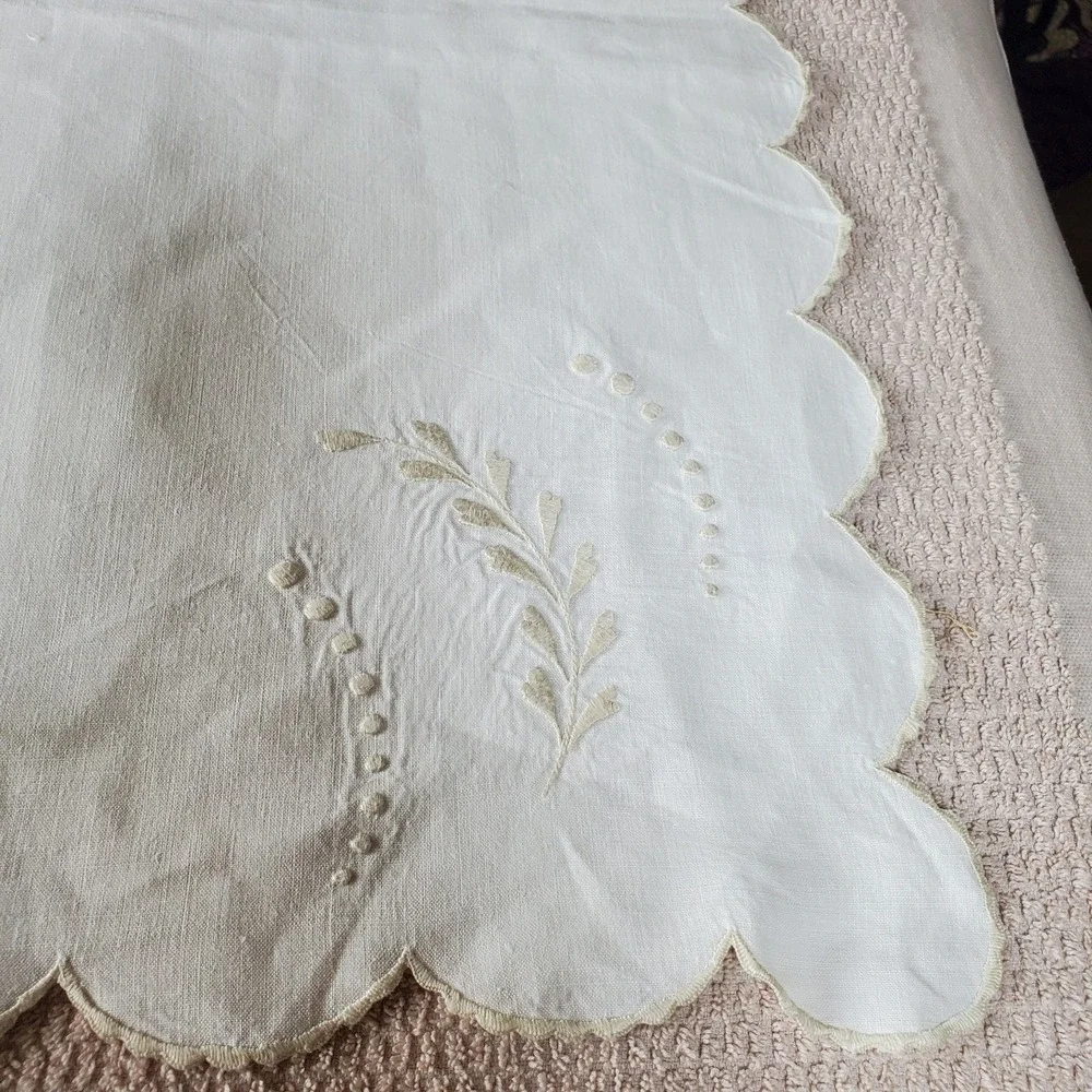 vtg cotton square tablecloth 50x49 Scalloped Rim Masjien Beige Embroidery‎
